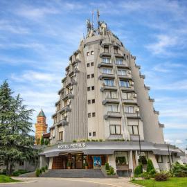 Hotel Petrus, отель в городе Парачин