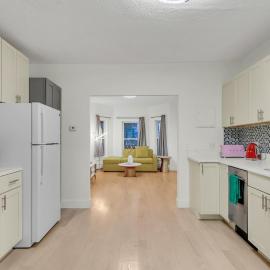 Entire renovated one-bedroom apartment, hotel v destinácii Cambridge