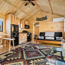 Cozy ski cabin #2, 3 beds, готель у місті Bethel