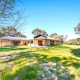 Cockburn Airoprt 6BR Farmstay nr Fremantle&Beach, hotel en Perth