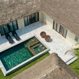 Private Pool Villa in a Peaceful Tropical Garden, hotel in Kaôh Rŭng (2)