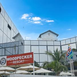 Woodpecker Resort Hotel、バンジュールのホテル