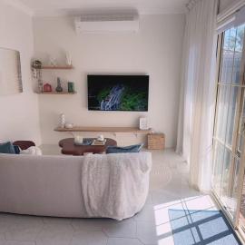 Entire Modern Cozy Pet Friendly 1BR in Prime Bentleigh Garage, Bath, Walk to Station & Shops