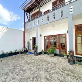 Dew Ceylon Villa Negombo