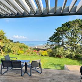 Maison vue mer et plage à pieds, hotel Plomodiern városában