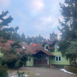 Agroturystyka OLD ROAD 11، فندق في Niedźwiedź