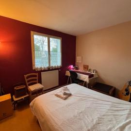 Chambre lit double, hotel in Saint-Herblain