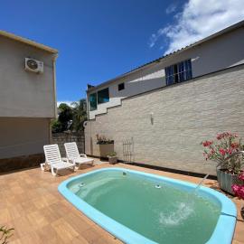 Casa com 3 quartos, suite e piscina