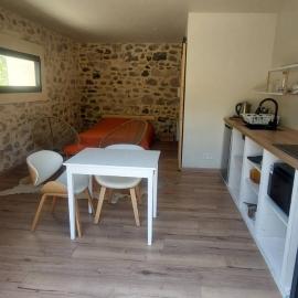 La grange studio à 100 mètres du lac et 30 mètres de la piste cyclable N2