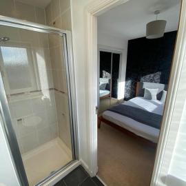 One double en-suite room at seaside flat
