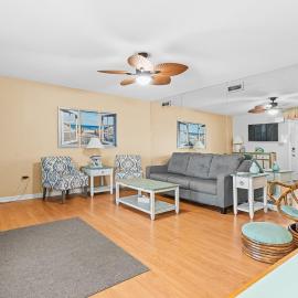 Classic Bayside Condo Near Harpoon Hannas Close to Beach & Dining