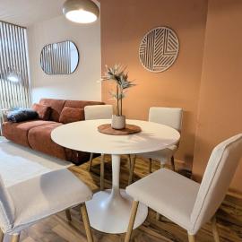 Zentral Wohnung kurz vor Linz nähe Autobahn, hotel v Linci