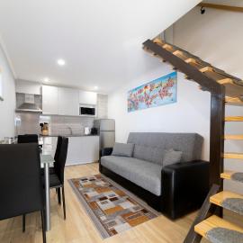 Modern Duplex Close to the Beach, hotel in Armação de Pêra
