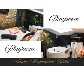 Playroom et Nuit Insolite, hotel in Aubie-et-Espessas