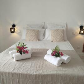 Logement chic au style tropical contemporain, hotel in Îlet à Christophe