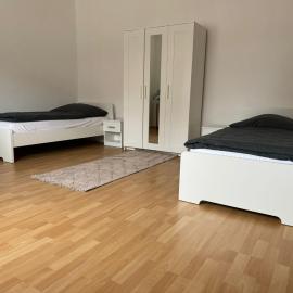 Zimmervermietung mit gemeinschafts Bad und Küche, Hotel in Kiel