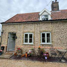Cosy Flint Cottage