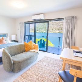 Alpine Village - Lake Edge Studio Apartment, hotell sihtkohas Queenstown