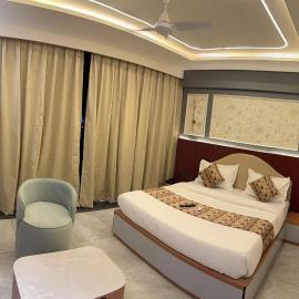 Hotel Vallabh Sky, hotel em Goya Gate