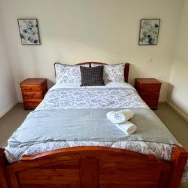 Ella Stay - Private Room with Ensuite, hotel in Kingswood