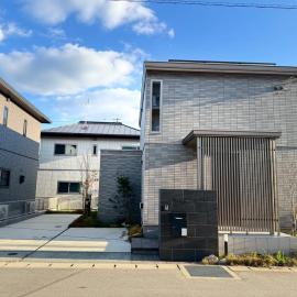 Akikawa Ｍashiki 2 プレミアム鉄骨 一棟貸切ヴィラ, hotel u gradu Mashiki