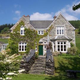 Penmachno Hall - self catering suite, hotel in Betws-y-coed