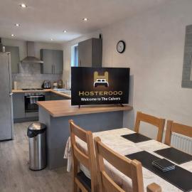The Calvers - Contractor ready 4-bed house parking, fast WIFI & smart TVs by Hosterooo, hotel en Halton