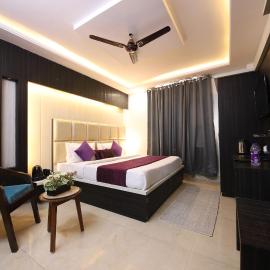 Hotel Grey Castle - Near Haridwar Railway Station，哈里瓦的飯店