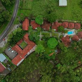 Misty Grove Resort, Hotel in Devāla