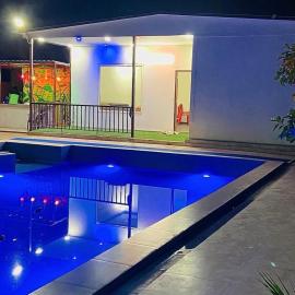 Drop Hills Farm Noida, hotel in Noida