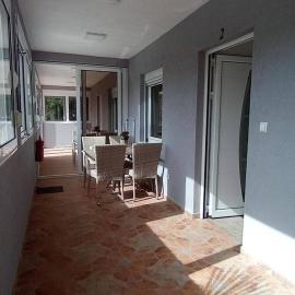 Villa Roki, hotel in Ravanj
