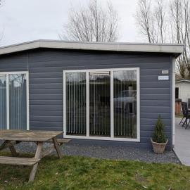 Bright Holiday Home with Hot Tub Near Breda, hotel u gradu Molenschot