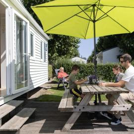 Vakantiepark Klein Strand - Comfort Chalet 6p, hotel di Jabbeke