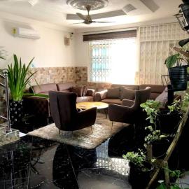 Solitaire Serenity Stay - East Legon Hills, hotel a Santeo