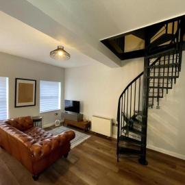 Central Industrial Chic 2-Bedroom Flat