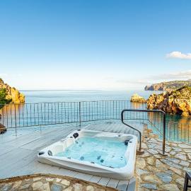 Villa Ca La Dolors - Cala Deià, by PriorityVillas, hotell i Deia