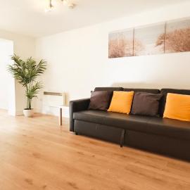 Colindale 4 bedroom house with garden and 2 parking spaces, Hotel in Colindale