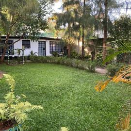 Private 2BR Bungalow in Quiet Green Gated Estate, hotel a Nairobi