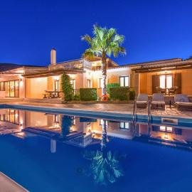 Astarte Villas - The Villa In Olive Grove with Private Pool, hotel sa Plános