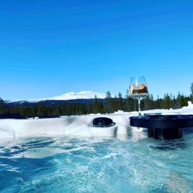 Modern cabin with jacuzzi near Trysil alpine, hotel din Trysil