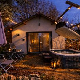 Cottage cosy avec spa privatif - escapade romantique Val de Loire, hotel in Chouzy-sur-Cisse