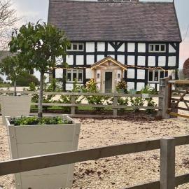 Spenford House 1640 listed house Idilic Location pub walking distance, hotel in Shrewsbury