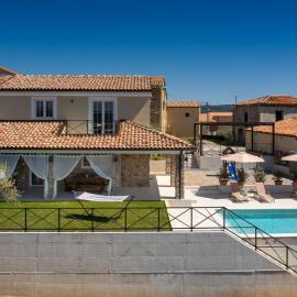 Casa Nona Anica by Villas Guide, hotel in Buzet