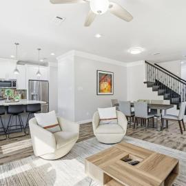 O22B Southwest Houston 1BR King Bed Pet Friendly Fast WiFi