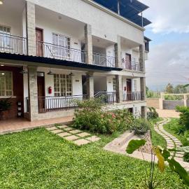 Iwandaa Boutique Hotel, hotel di Nkoanrua