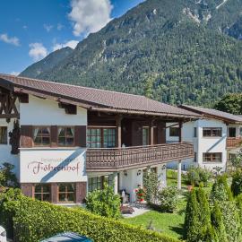 Föhrenhof Apartments, hotel sa Farchant