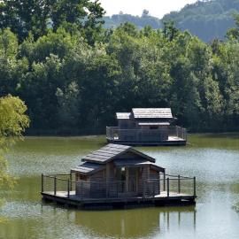 Cabanes flottantes du Lac de Pelisse