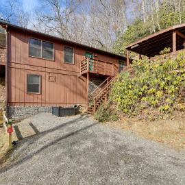 1 Mile to Golfing: Porch w/ Fireplace + Mtn Views!