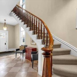 Historic Charm Modern Luxury Free Parking