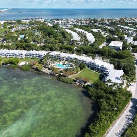 Blue House Getaway - 2BR 3BA Coastal Villa, hotell i Duck Key